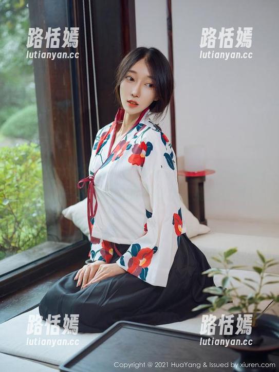 HuaYang花漾-赵惟依coco HuaYang花漾 - 一组赵惟依coco的制服照片,恨不得把她的“衣柜”搬到家里!
