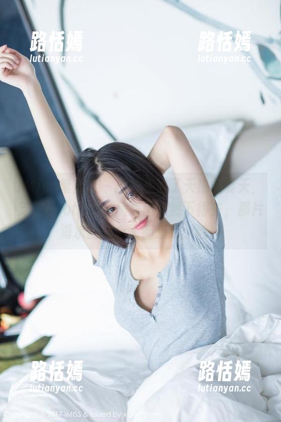 IMiss爱蜜社 - 就算是过了天热的夏天，芝芝Booty的私房美图依然下得去，那片海水我一个人都想呆个够。