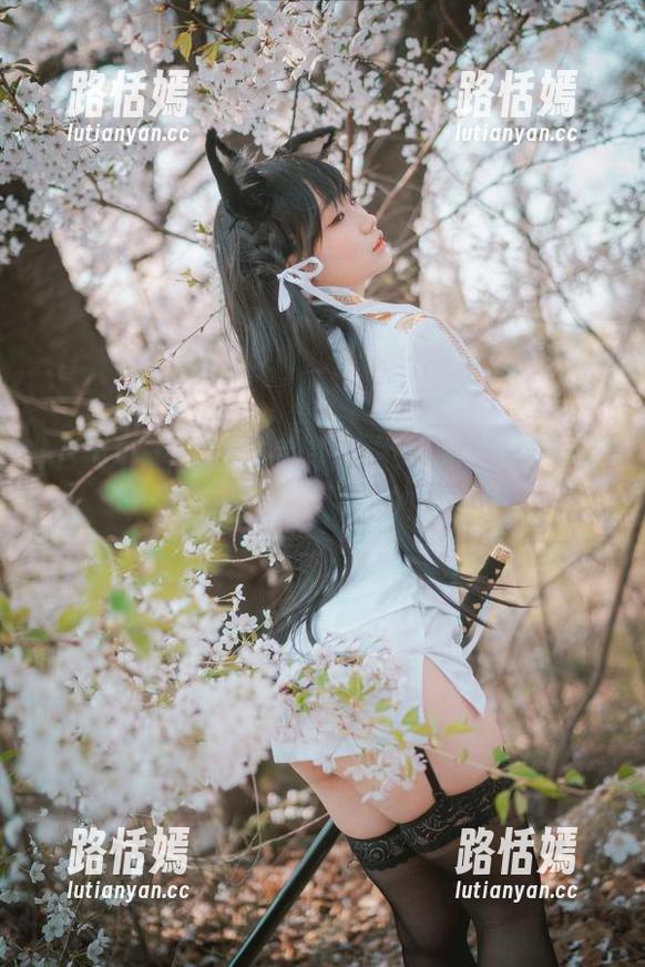 Mimmi(밈미)黑色写真集：每一帧都像是提前散步于深夜的迷雾