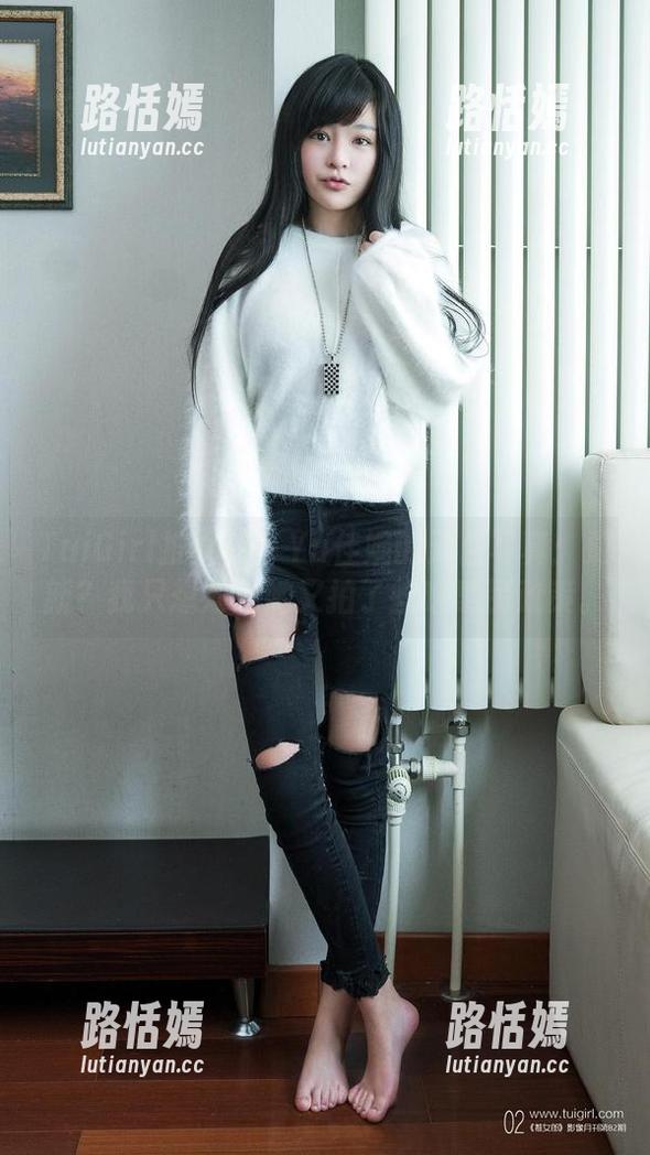 TuiGirl推女郎 - Yu佳妮的天台写真：更新？我只想知道她又拍了些啥惠民政策。