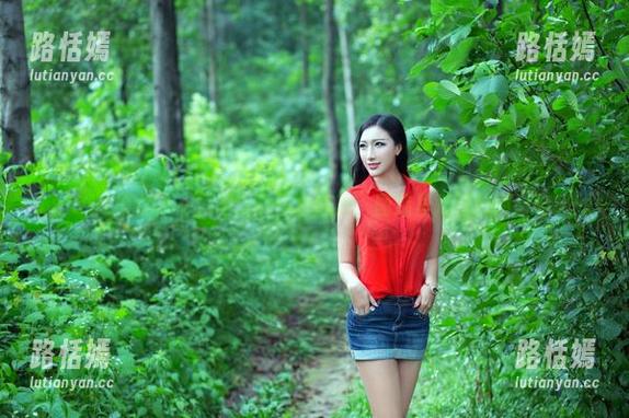 TuiGirl推女郎 - 冯雨芝的黑白流浪：图库里藏着的阴影与光线
