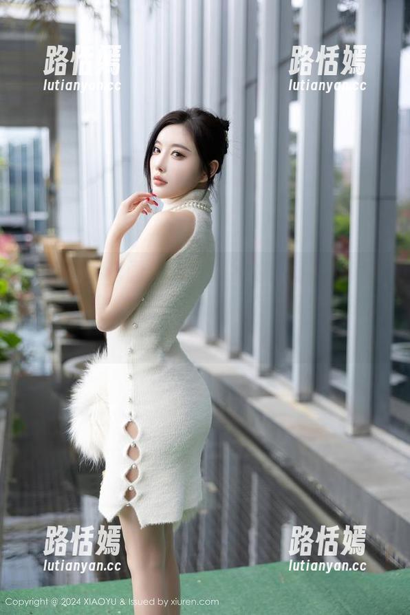 XIAOYU语画界 - 何嘉颖的原图，皮裙黑丝搭配得如此香，壁纸放在手机里就是享受！