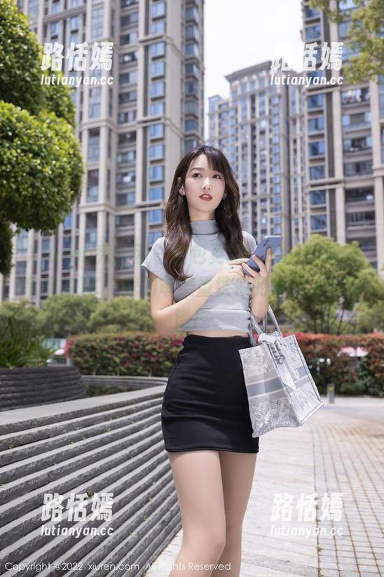 Xiuren秀人网 - 图包更新！Emily顾奈奈酱的JK，我的审美重铁似的角度才最靠谱！