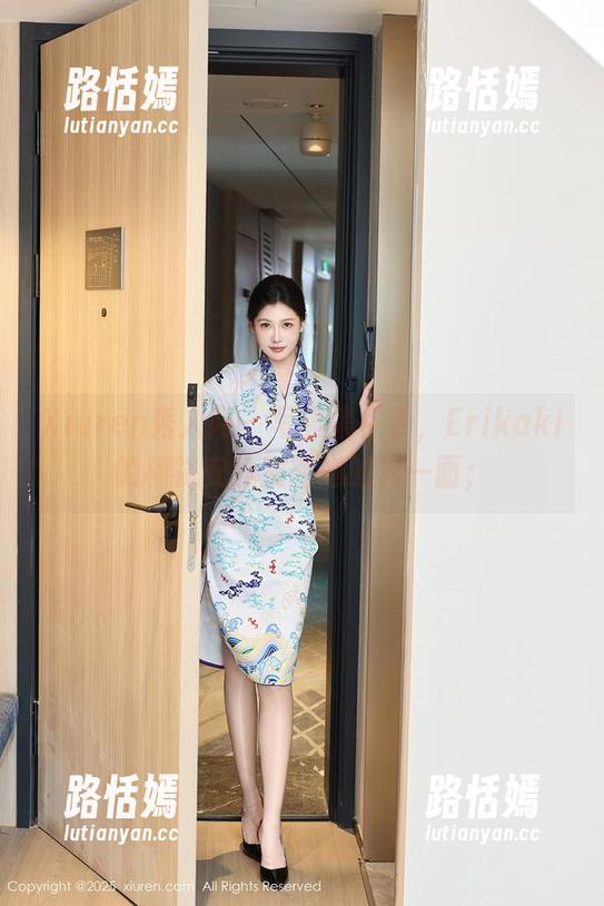 Xiuren秀人网 - 写真集在手，Erikaki的棉袜安静展露她的另一面；