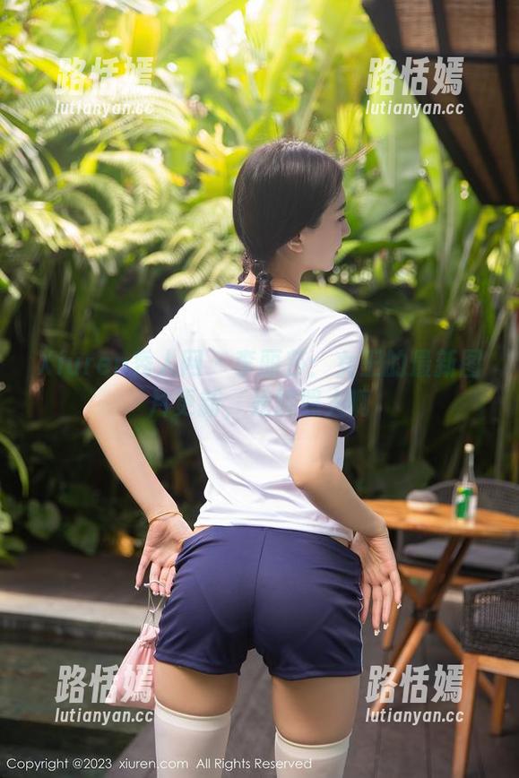 Xiuren秀人网 - 李丽莎：女王的最新图片更新，光辉照人啊