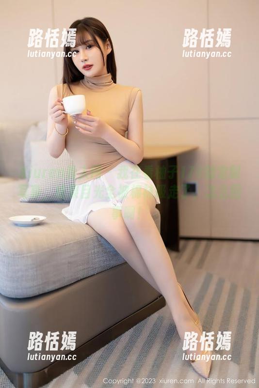 Xiuren秀人网 - 我在看柚子178的定制写真，结果目光全被棉袜吸走了，怎么回事啊！