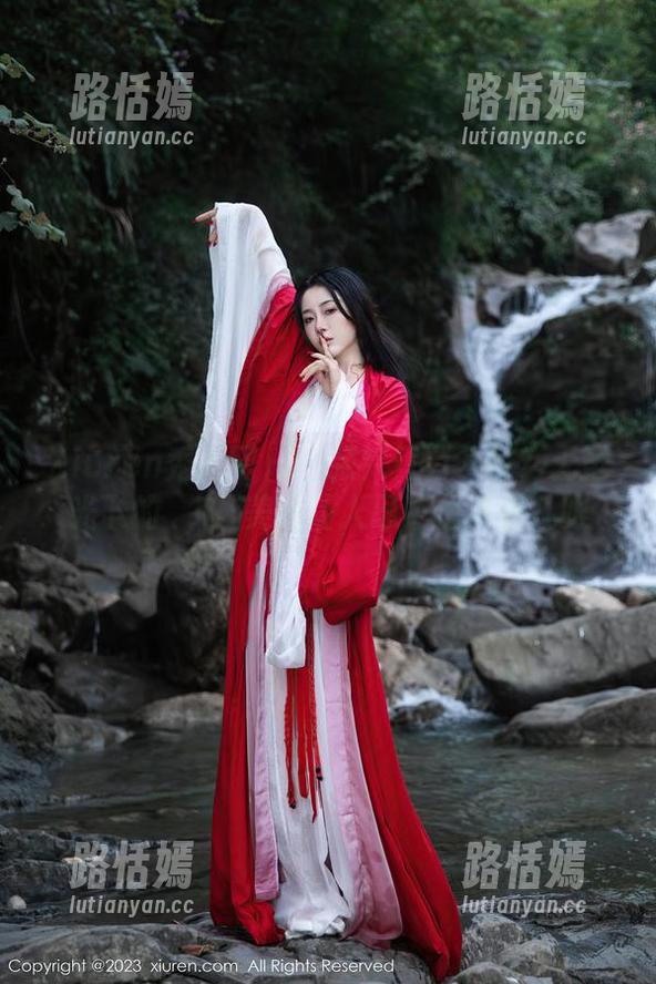 Xiuren秀人网 - 制服究竟有多好？无圣光下的玥儿玥美图让人忍不住多看几眼
