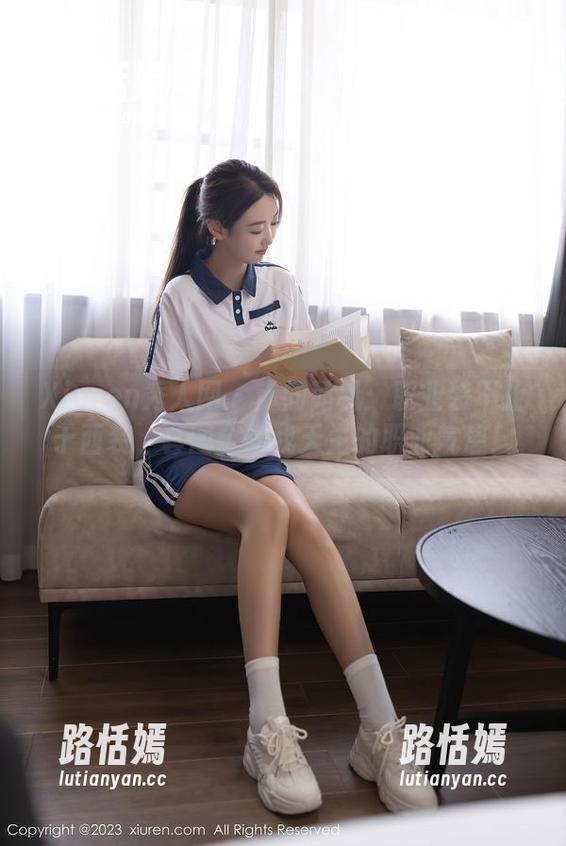 Xiuren秀人网 - 赤间菀枫：职业装不止于西装，套图全靠我天生的职业气息！