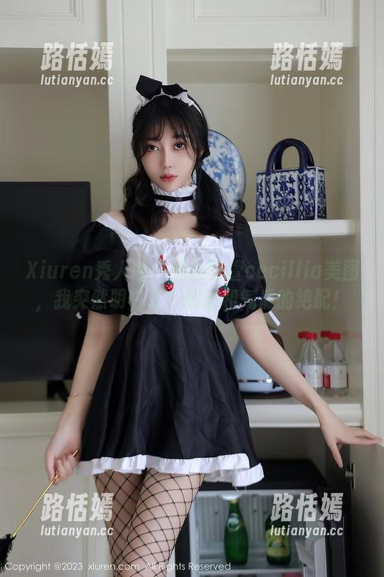 Xiuren秀人网 - 看陆萱萱cecillia美图，我突然明白了：眼镜和气质的绝配！
