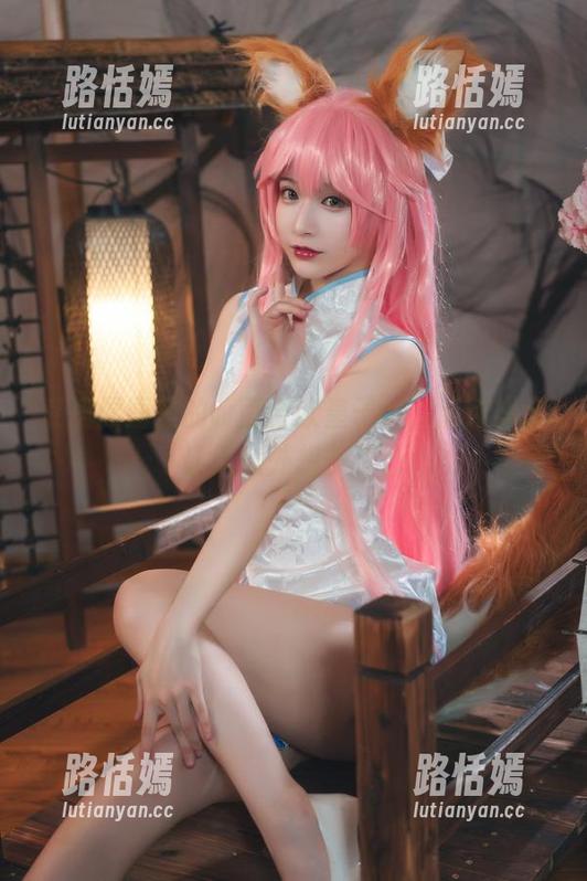私房原图里的w百合欧皇子w，清纯却又让人意外想多了。