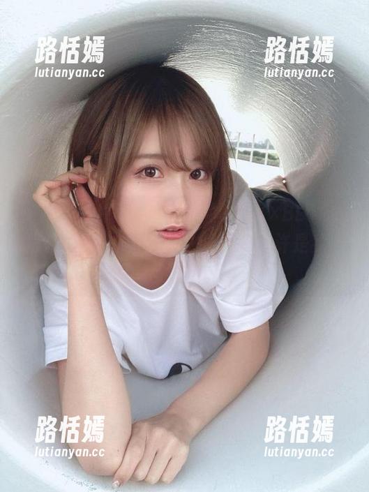 一张张图片里，けん研的PINK×BLUE像是在把观众推向未知，咋的，或许是我太敏感了。