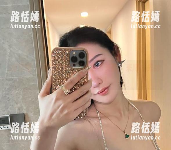 微密圈 - 不爱笑的赛琳的黑色美图，来吧，先给我个免费体验！