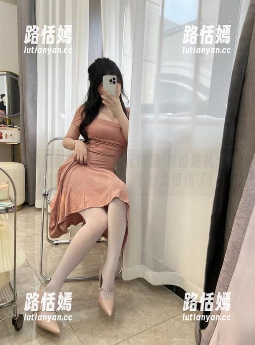 依依超级懒2021圣诞特辑-那位送礼大仙儿的最新写真集！不看太可惜了！