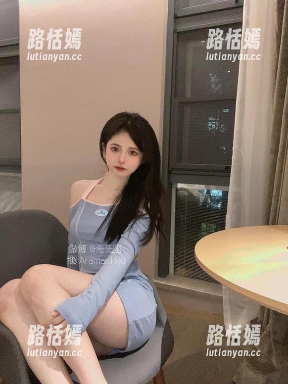 图库汇总：倦倦喵的户外探险，懒散背对着镜头