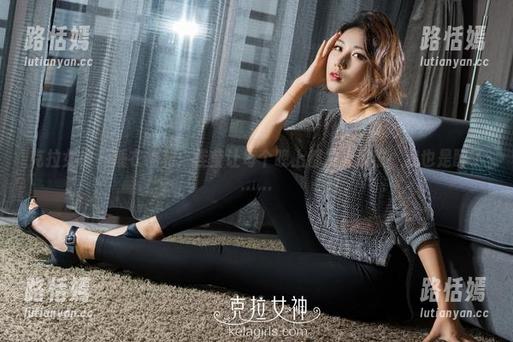克拉女神 - 睡衣福利：佳莹让每个晚上都发光发热，我也是醉了……