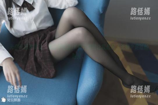 光在长廊里舞动，兔玩映画的JK图片原图让我想起了无数个走过的时光。