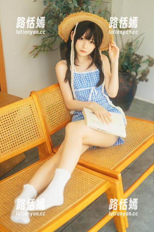 校服全集：发条少女yoki在青春的“钩子”上摇摆，下载这种浪漫吧！