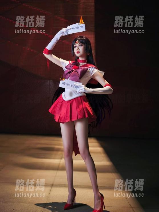 私房美图，每个大梨子不是御姐的职业装都让我忍俊不禁！
