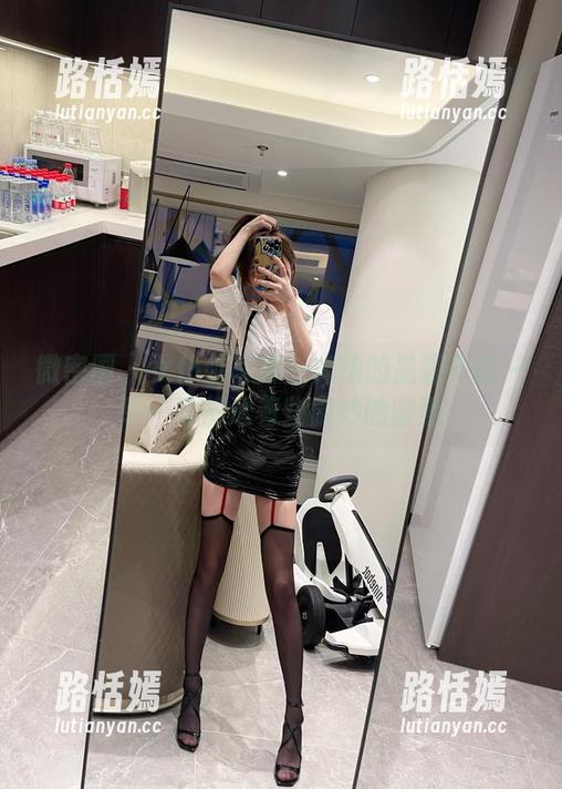 微密圈 - 女仆装写真：奔跑的晶骡子的一举一动都透着些微妙的幽默