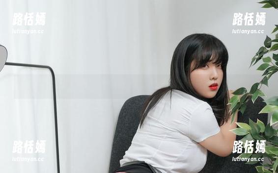 线上探险：宋哈娜(송하나)的短裙时间旅行记
