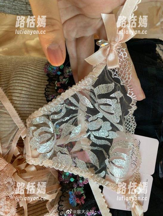 微密圈 - 宸大小姐的无圣光秘书图集，绝赞推荐——危机四伏的办公室生存指南