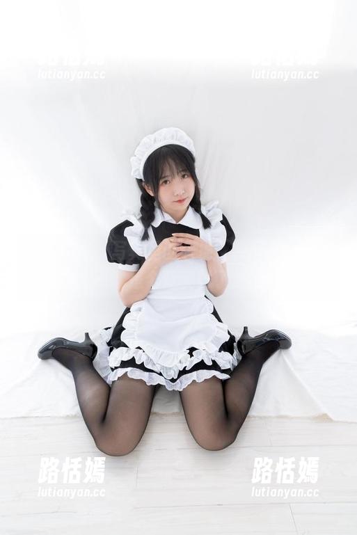 少女秩序 - 写真里的乐栀，校园风光其实就是个背景罢了。