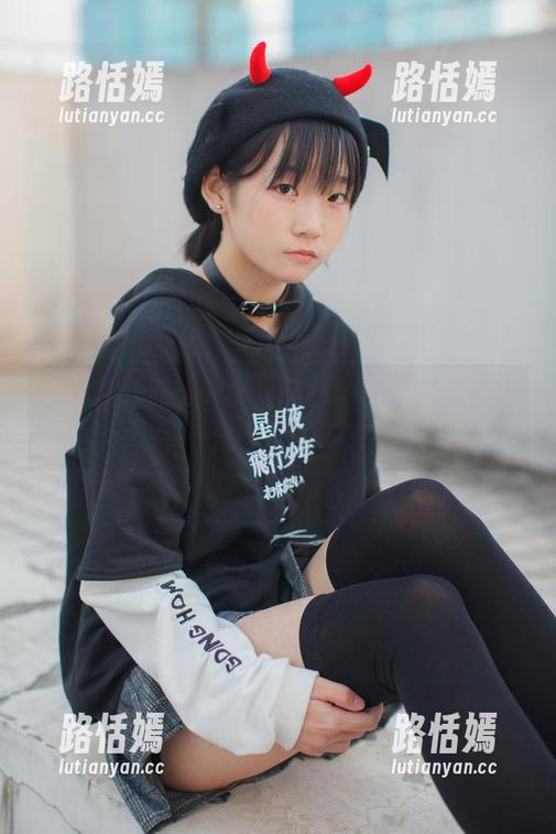 一场关于白丝和粉裙的私拍，少女秩序也做得不错啊