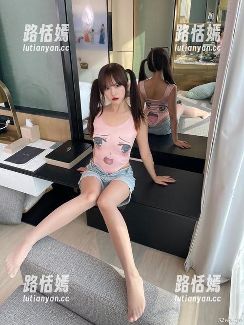 微密圈 - 张思允的制服黑丝精选：眼睛和心脏的双重暴击！