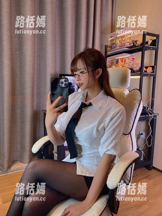 微密圈 - 原图不露脸，张思允nice的婚纱全套怎么能不偷瞄呢？