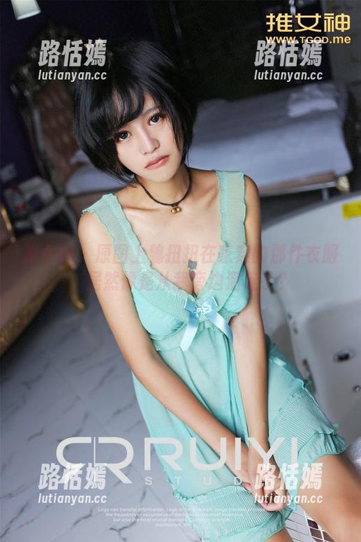 推女神 - 原图上魏扭扭在家穿的那件衣服，居然像是从我旁边溜走了？