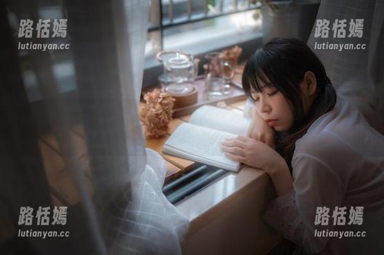 写真福利时间：无颜小天使wy的豹纹内衣，给你悄悄撩拨的机会！