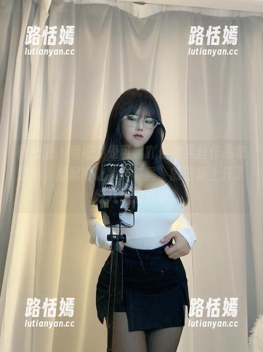 微密圈 - 看吧，是可馨吖最新黑丝作品集更新，搭配得让我对“黑”的理解上升了好几个层次。