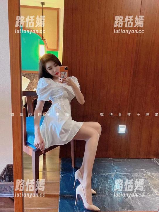 微密圈 - 不看不知道，一看吓一跳！林子琳喵的礼服搬上舞台，原图和写真的差别...