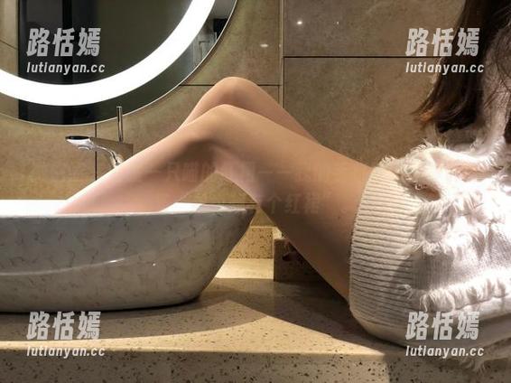 微密圈 - 梦里一只喵的红裙——我的手机壁纸静静诉说着“我也想有个红裙”。