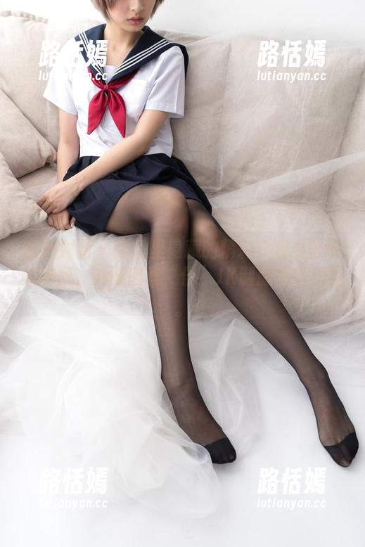 森萝财团 - 教室里隐藏的精彩：观看吸吸的作品，油亮肉丝“绫”JK制服果然不同。