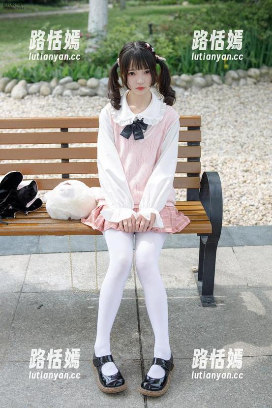 森萝财团图库更新：白丝厨娘，辣眼又美味