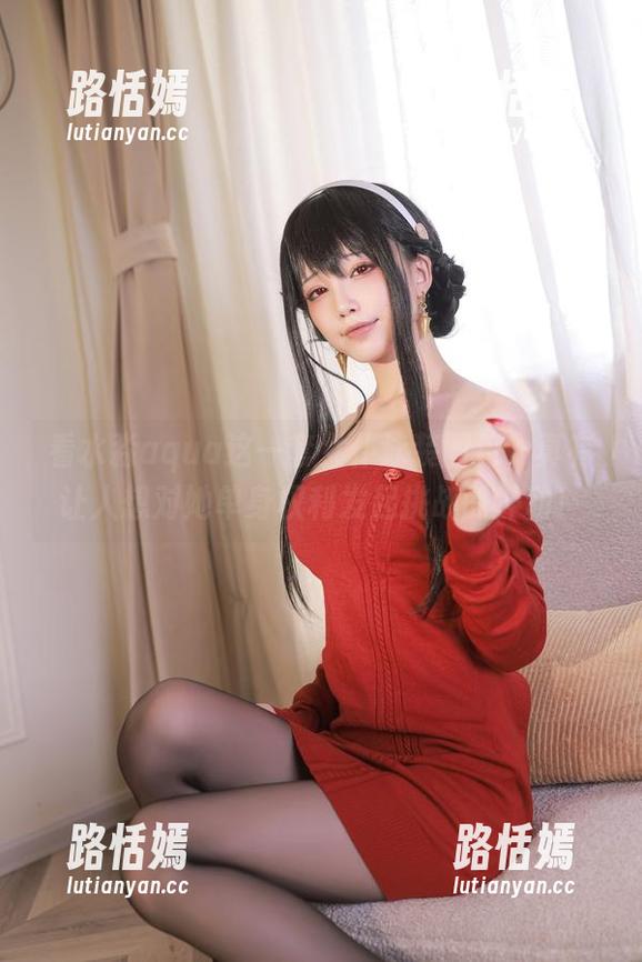 看水淼aqua这一套女仆泳装图包，真有让人想对她单身权利发起挑战的冲动！
