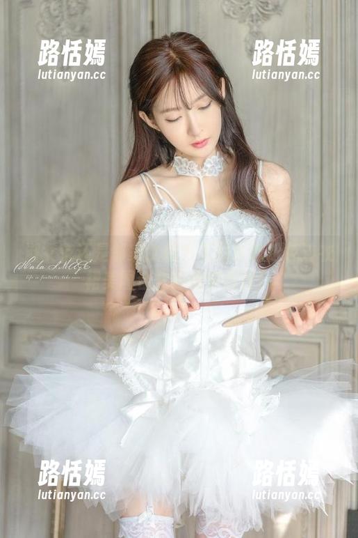 淑女范还是邻家女孩？王羽杉的粉色连衣裙美图合集等你来探讨！