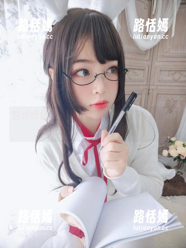 白烨烨修女合集，穿着耶稣喜欢的衣服，这衣服好像没太多布料？