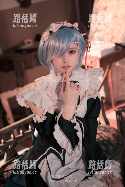 放下手中的咖啡，白莉爱吃巧克力香奈乎原图等你下载