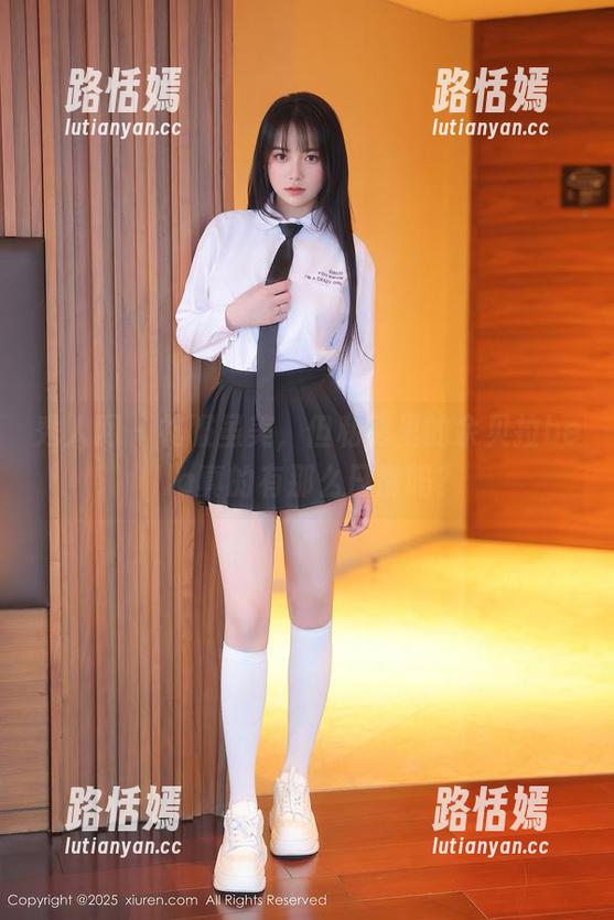 秀人网 - 礼服虽美，但私房里的余贝拉bella真的有那么日常吗？