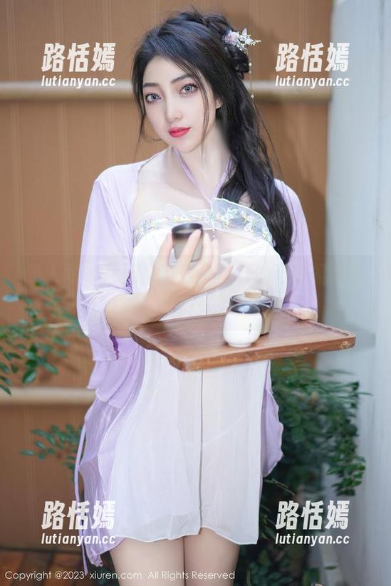秀人网 - 想问唐安琪，这样的连衣裙怎么就成了无圣光的美丽？