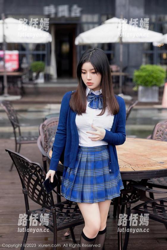 秀人网 - 从夏诗诗Sally的泳池图册开始，开启你的私密水世界之旅