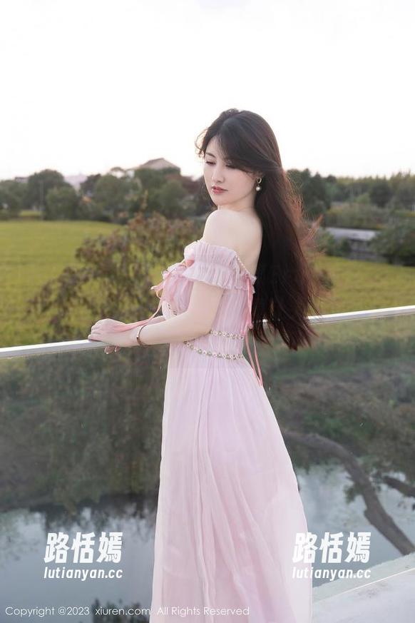 秀人网 - 难以抗拒！大琪琪Emily的女孩写真，图片一张接一张，真让人想多看几遍。
