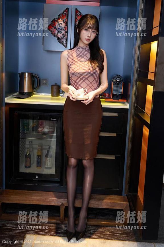 秀人网 - 抖娘利世的“厨娘”——原图下载，不知道她做的菜能不能打动我。