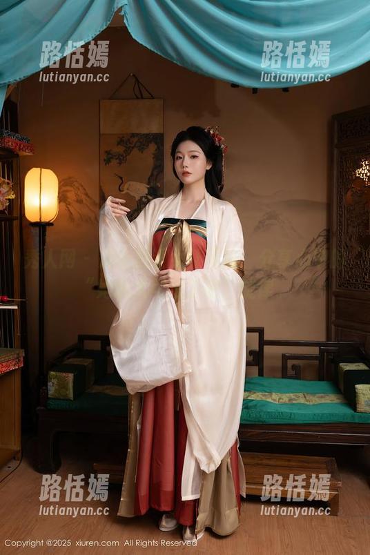 秀人网 - 是小逗逗女仆写真，分享心中的“她也太可爱了吧”旋律。