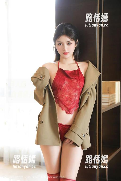 秀人网 - 杨可可coco，你的白色写真逼我频频去网盘，能不能给点提前预兆？