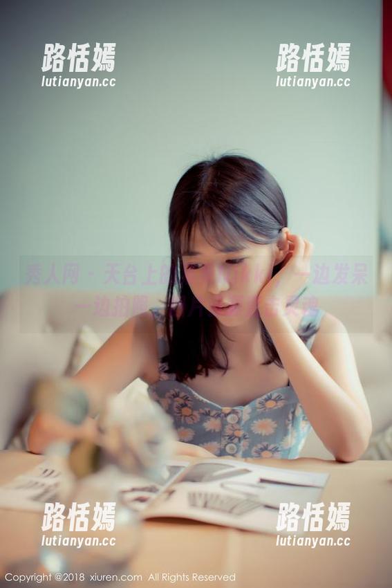 秀人网 - 天台上的果果Nikki，一边发呆一边拍照，图片资源直击灵魂