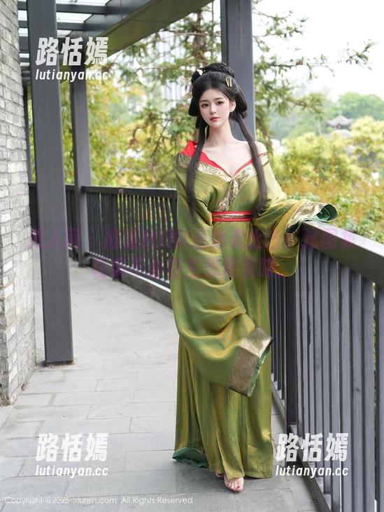 秀人网 - 肉晴MINI连体衣出击！这图集让你不由自主想遮着眼。