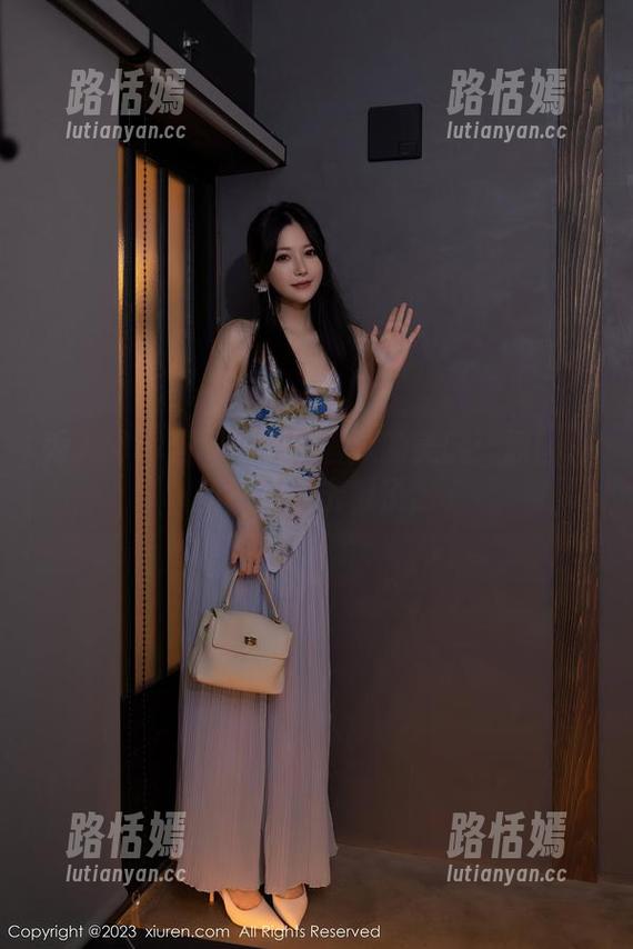 秀人网 - 当制服遇上言沫的美腿：原图竟悄悄把我击倒了。